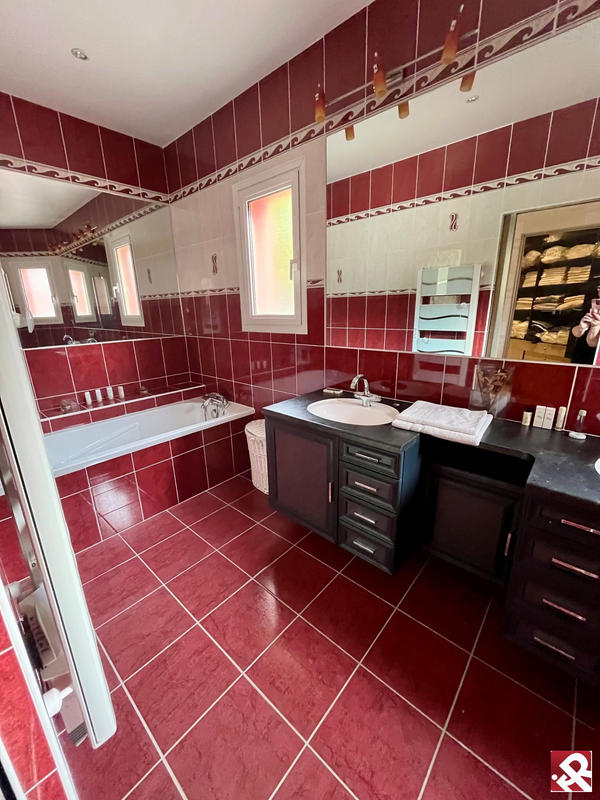 Villa - 445 m² - 9 pièces