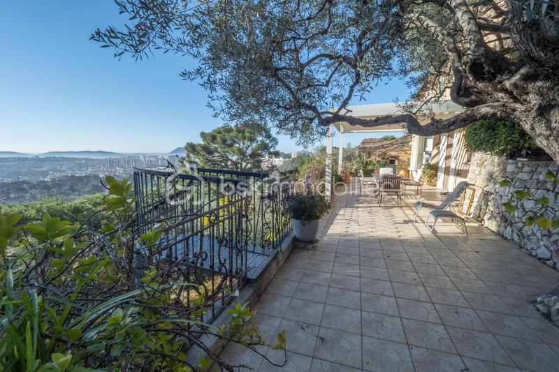 Villa - 200 m² - 6 pièces