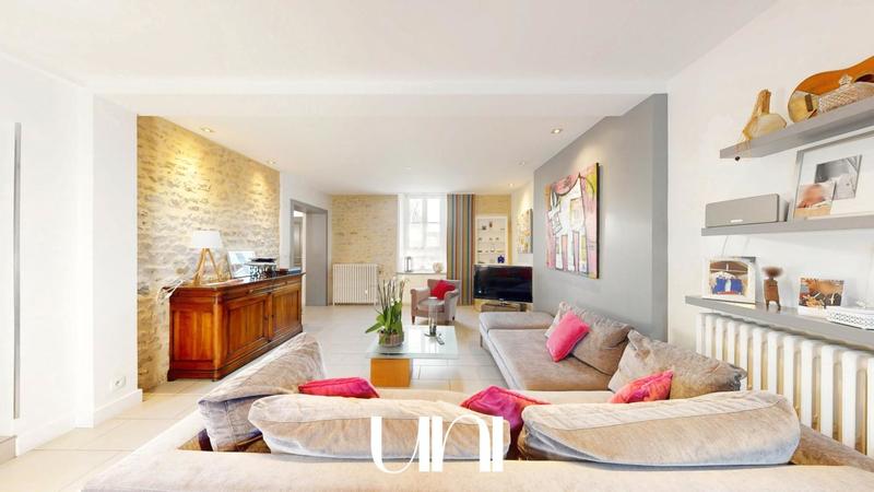 Maison - 232 m² - 8 pièces