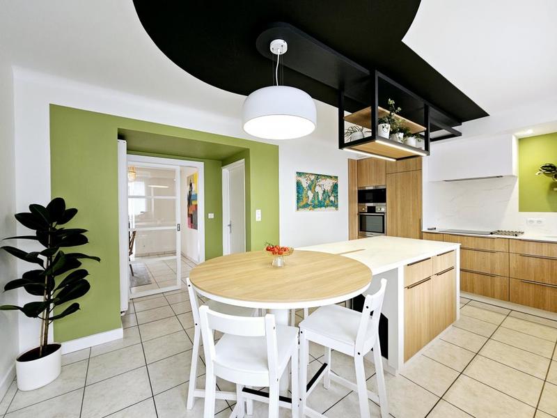 Maison - 204 m² - 9 pièces