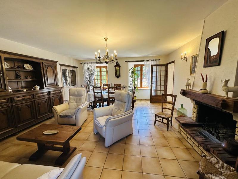 Propriété - 190 m² - 8 pièces