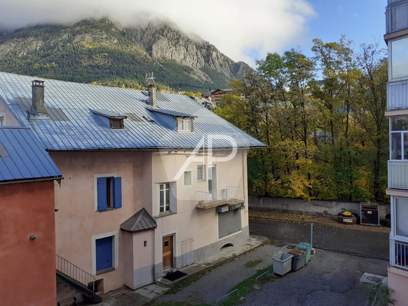 Appartement - 77 m² - 4 pièces