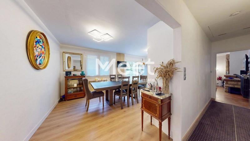 Maison - 220 m² - 6 pièces