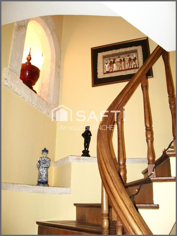 Maison - 288 m² - 10 pièces