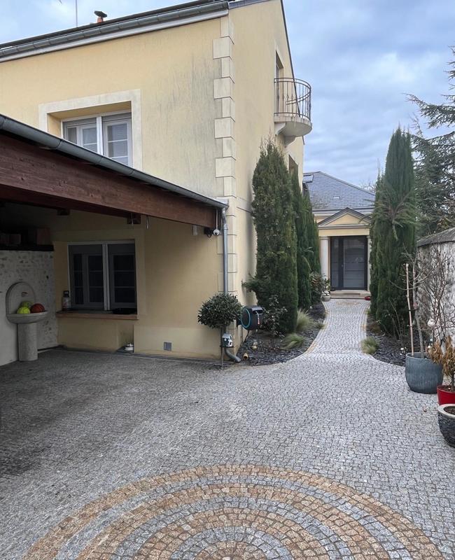 Maison - 230 m² - 7 pièces