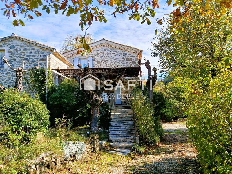 Maison - 140 m² - 5 pièces