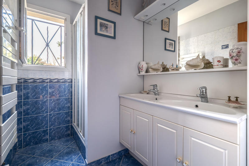 Maison - 250 m² - 8 pièces