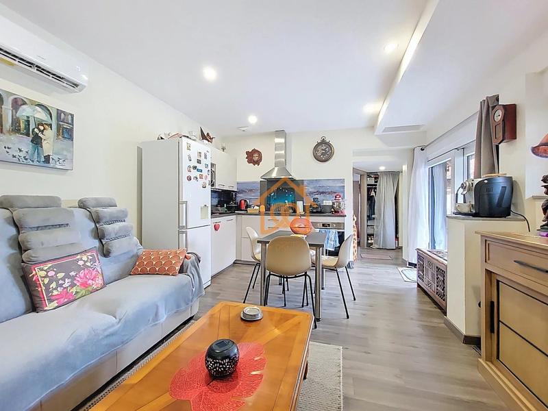 Maison - 251 m² - 10 pièces