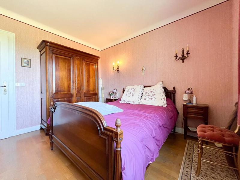 Maison - 254 m² - 11 pièces