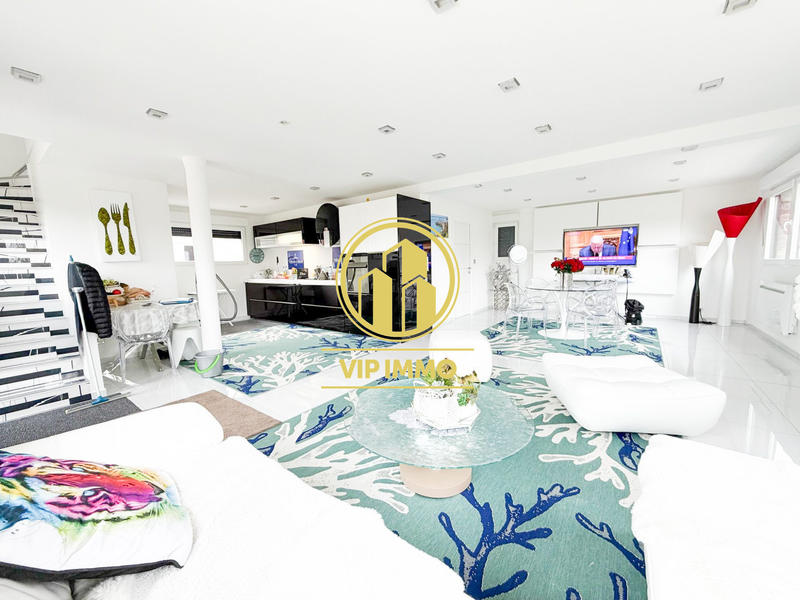 Maison - 220 m² - 10 pièces