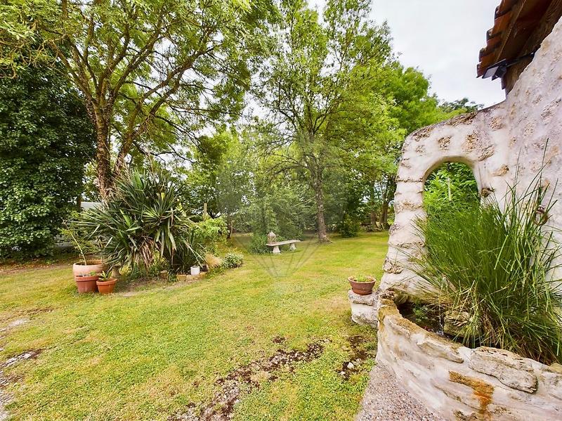 Maison - 180 m² - 12 pièces