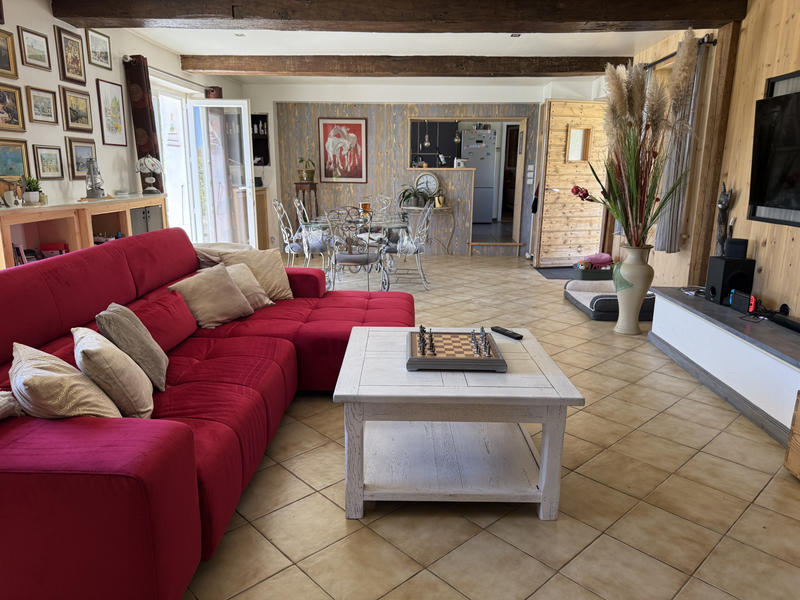Maison - 235 m² - 8 pièces