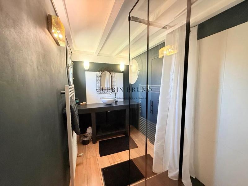 Maison - 201 m² - 7 pièces