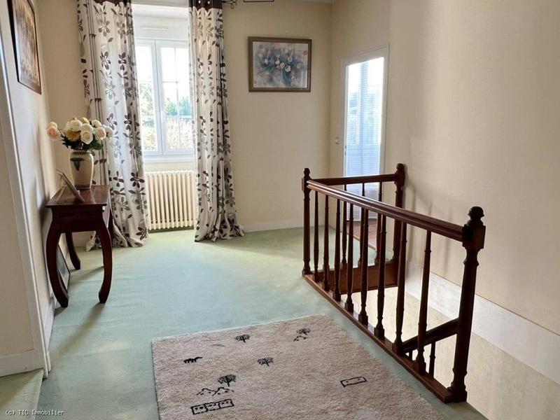 Maison - 302 m² - 9 pièces