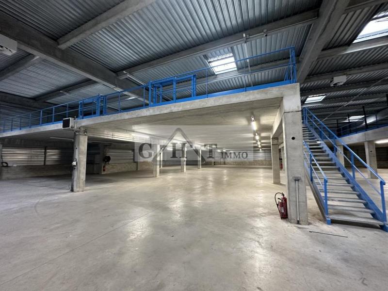Entrepôt - 3 000 m²
