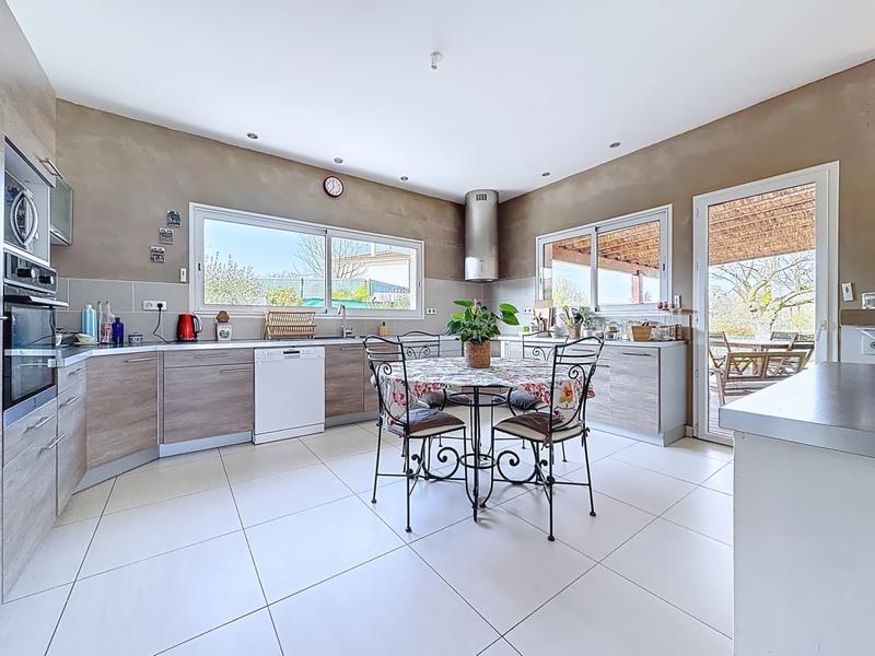 Maison - 228 m² - 6 pièces