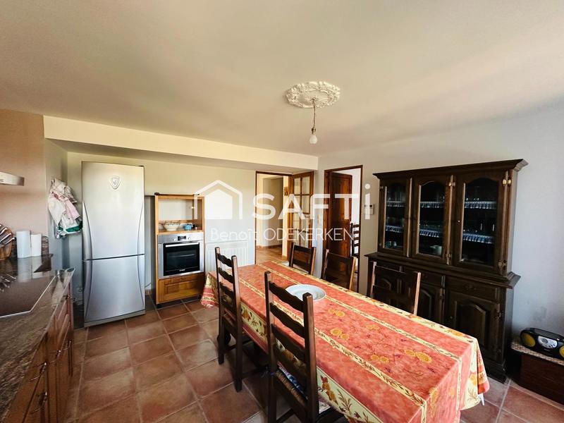 Maison - 280 m² - 12 pièces