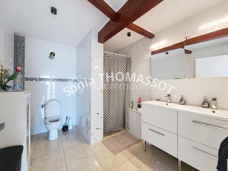 Maison - 260 m² - 7 pièces