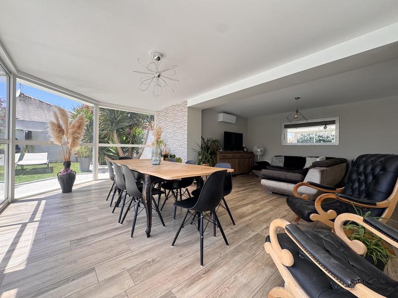 Villa - 225 m² - 8 pièces