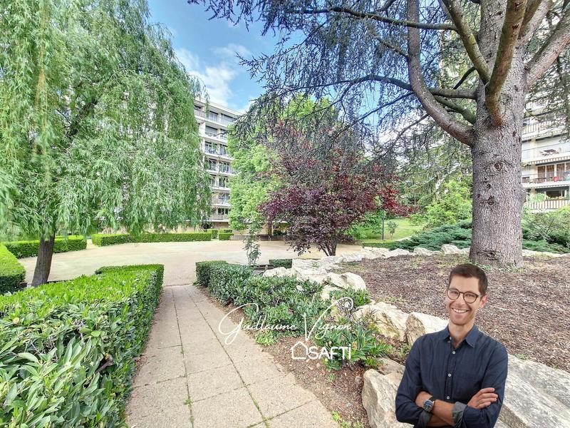 Appartement - 100 m² - 5 pièces