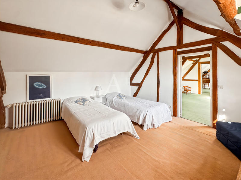 Maison - 261 m² - 11 pièces