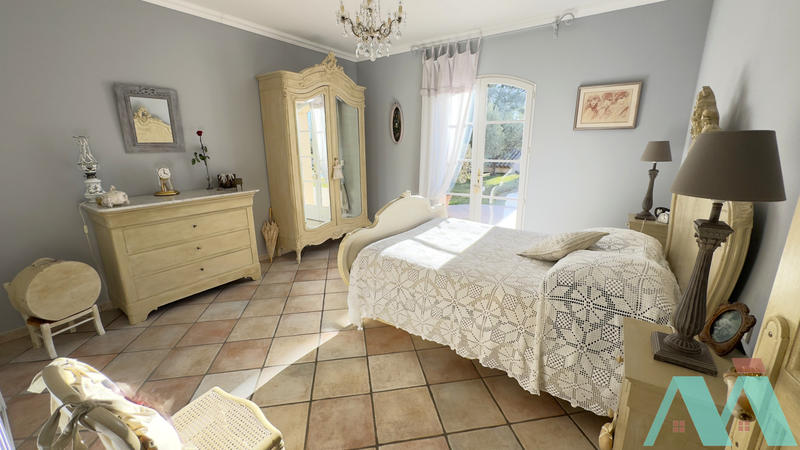 Maison - 185 m² - 5 pièces