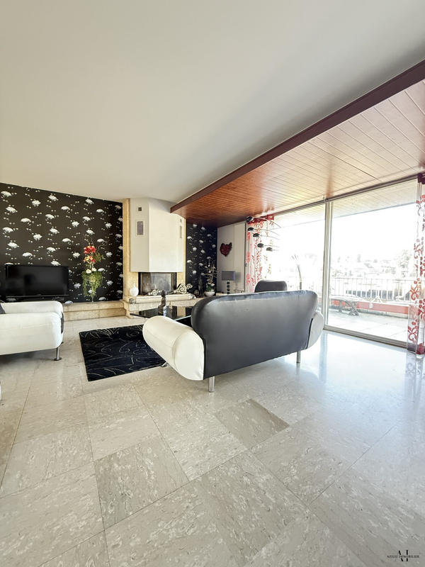 Maison - 216 m² - 6 pièces