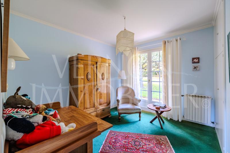 Maison traditionnelle - 270 m² - 8 pièces