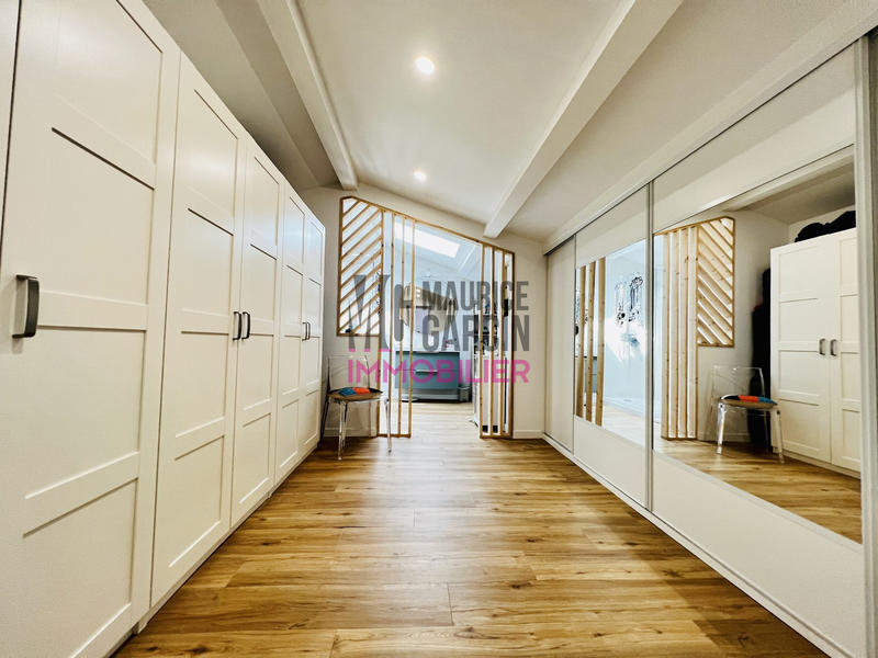 Maison - 203 m² - 7 pièces