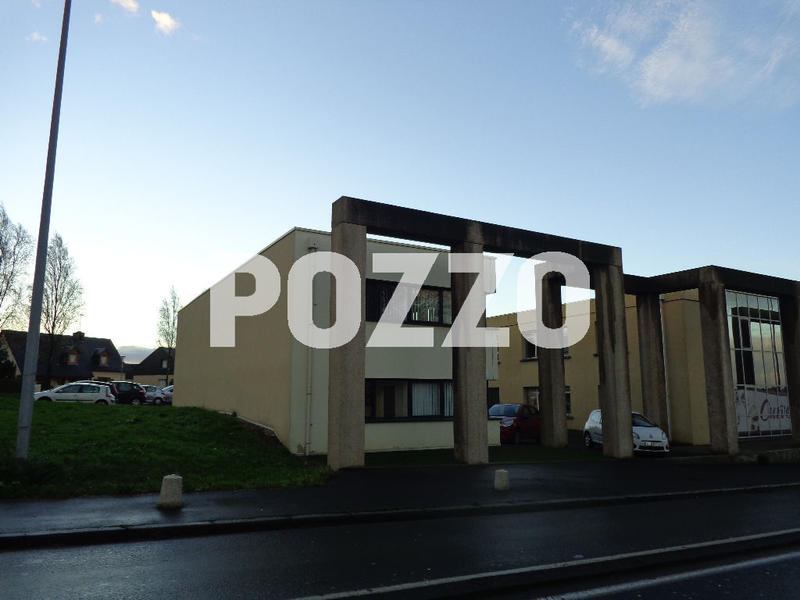 Local commercial - 114 m² - 9 pièces