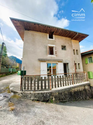 Maison traditionnelle - 186 m² - 7 pièces