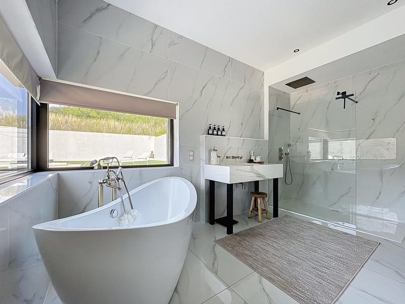 Maison - 231 m² - 6 pièces