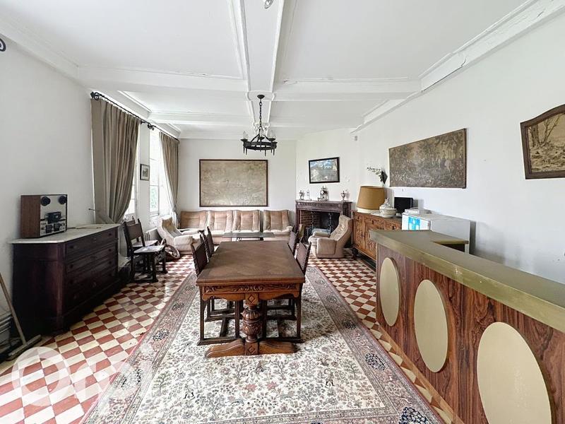 Maison - 246 m² - 7 pièces