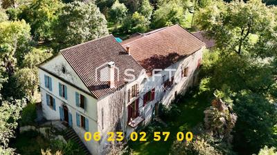 Maison - 400 m² - 9 pièces