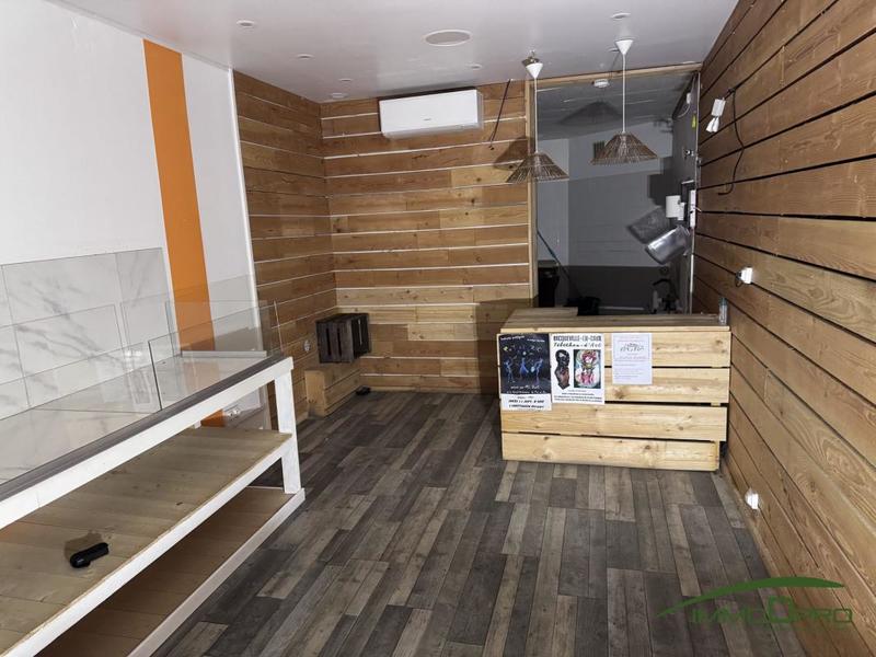 Local commercial - 130 m² - 4 pièces