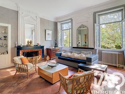 Maison - 465 m² - 12 pièces