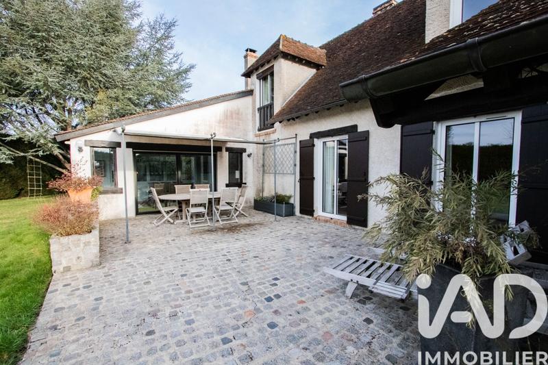 Maison - 220 m² - 9 pièces
