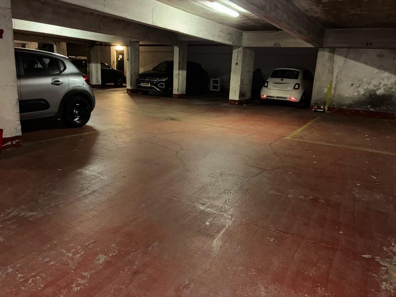 Parking / Garage - 14 m²