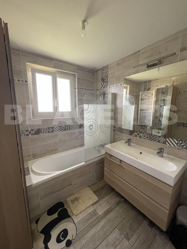 Villa - 157 m² - 8 pièces