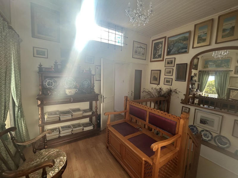 Maison - 273 m² - 15 pièces