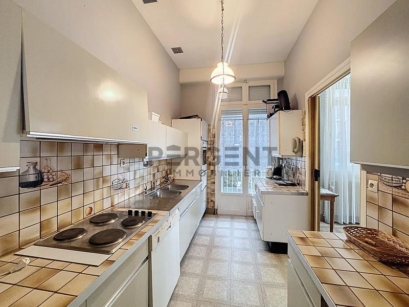 Maison - 253 m² - 10 pièces