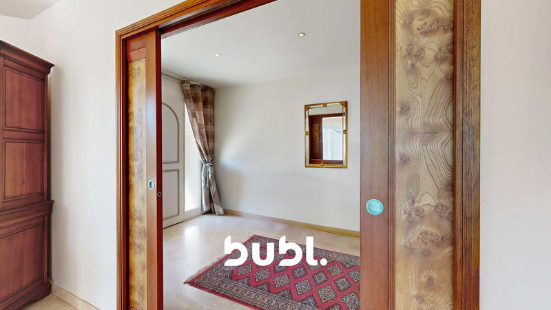 Maison - 302 m² - 12 pièces