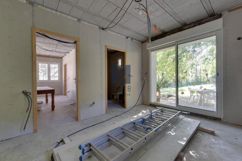 Propriété - 145 m² - 6 pièces