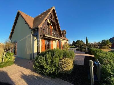 Maison traditionnelle - 119 m² - 6 pièces