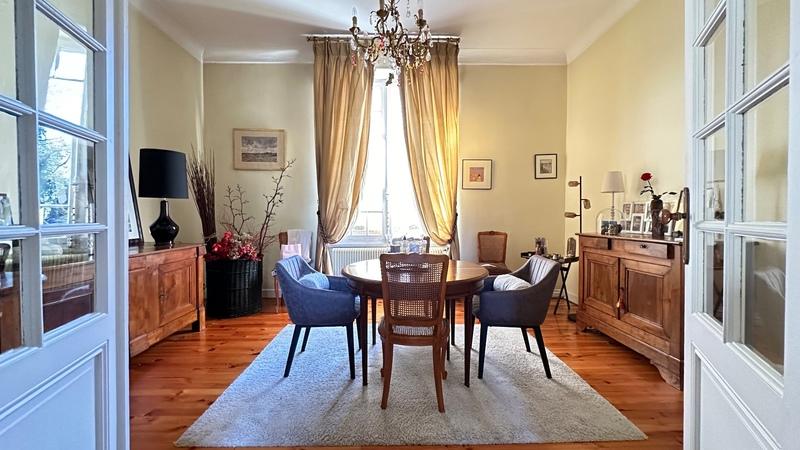 Maison bourgeoise - 200 m² - 9 pièces