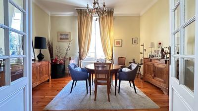 Maison bourgeoise - 200 m² - 9 pièces