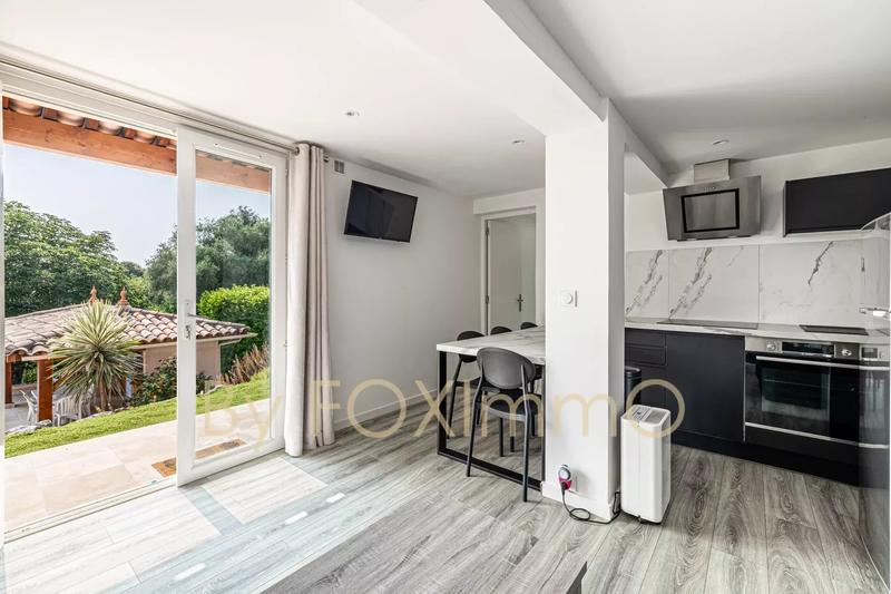 Maison - 240 m² - 8 pièces