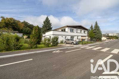 Maison - 241 m² - 8 pièces