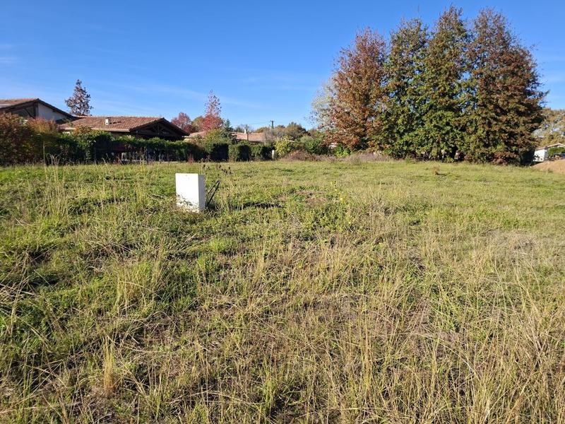 Terrain constructible - 888 m²