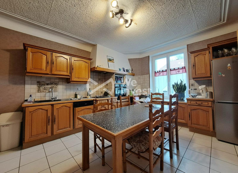 Maison - 213 m² - 8 pièces